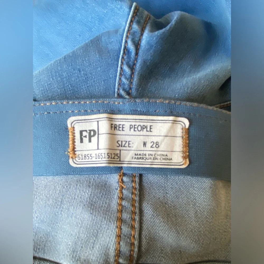 We The Free Penny Pull-On Flare Bottom Jeans ~ Size 28 - Picture 8 of 9